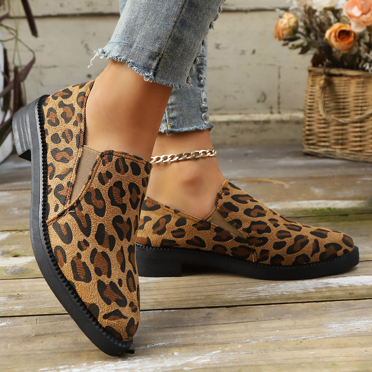 Pointed Toe Chunky Heel Lightweight Comfortable All-match Leopard Print Slip-on Shoes