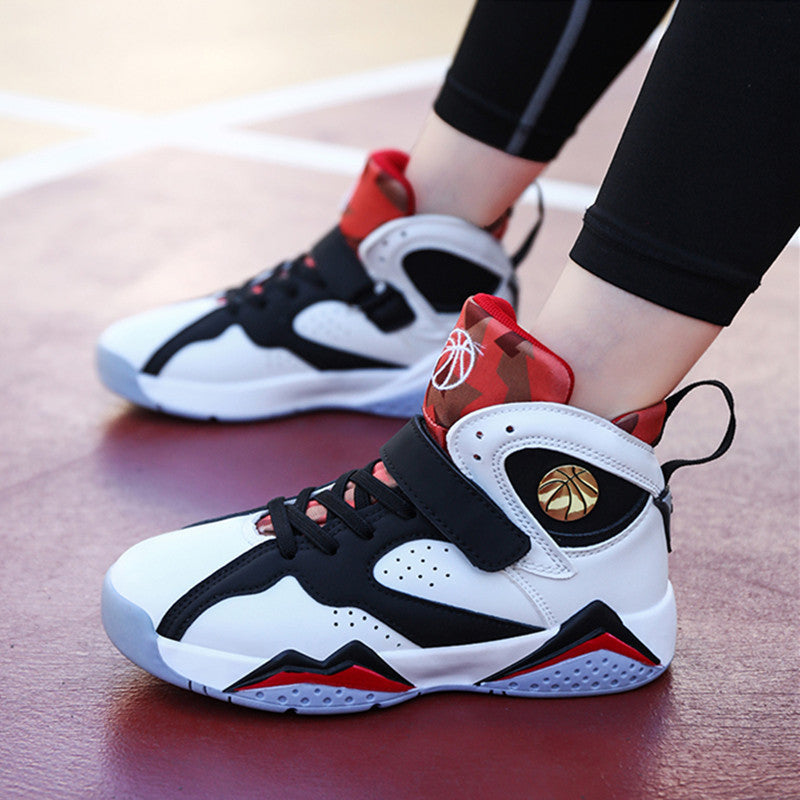 أحذية الجري للأولاد في مدرسة جينجيانغ الابتدائية