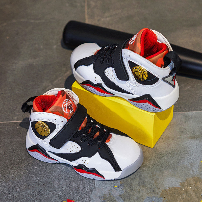 أحذية الجري للأولاد في مدرسة جينجيانغ الابتدائية